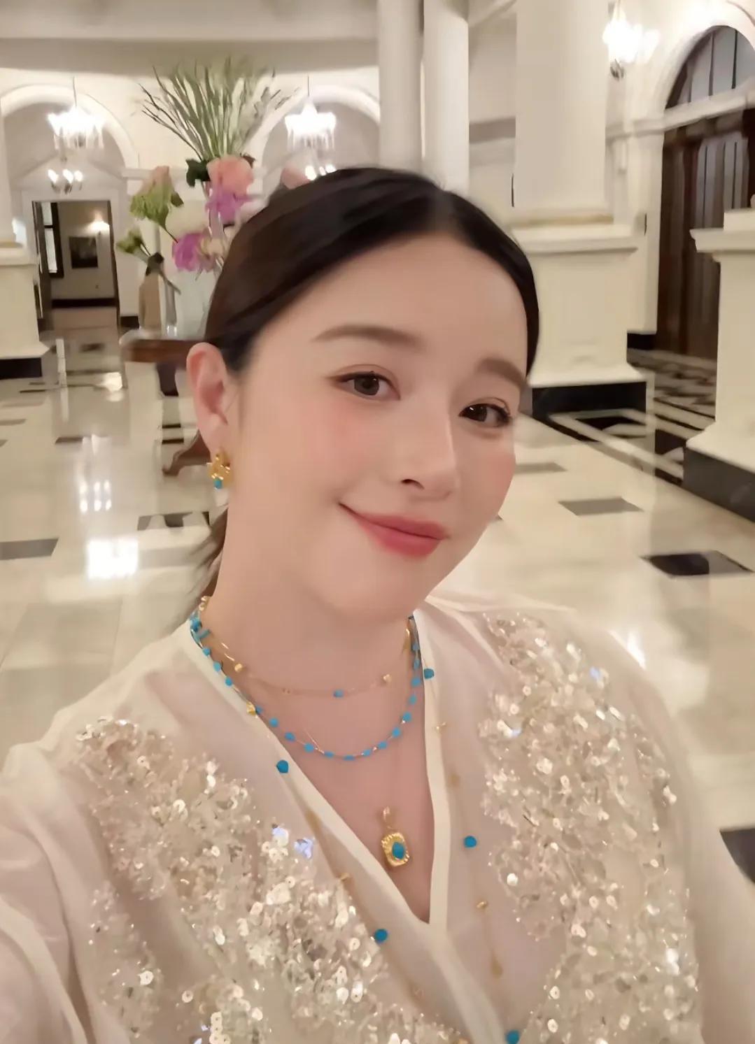 离开错的人就变成这么好的人，遇到好的人真的可以让自己更好，你看女星阚清子就知道了