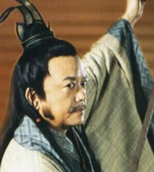 公元前127年，汉武帝刘彻颁布了一道诏令，史称推恩令。起草这道令的人叫主