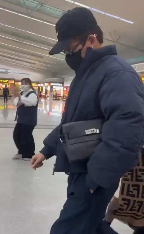 32岁欧豪手糙上热搜：抱歉，这手颜值真的输了，但我服了