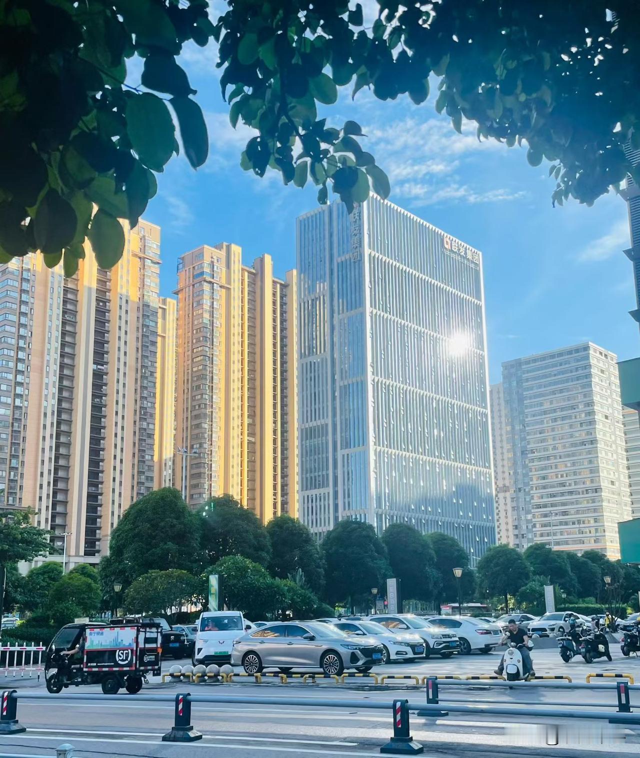 一位白手起家的富豪说：“当你体验过野路子，一天挣几千或者上万后，你对任何不重要的