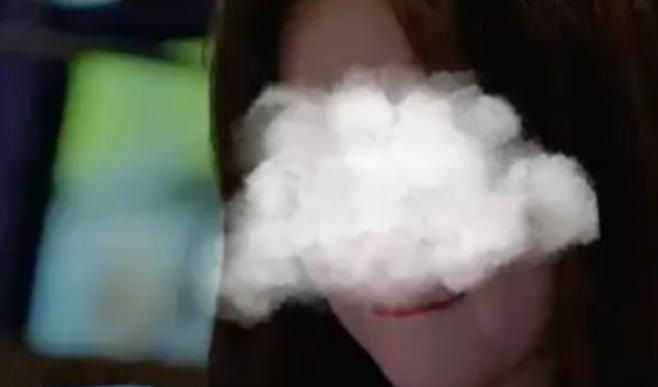 湖北，女子突然收到前男友弹视频，前男友说想要看女子的隐私，女子还真信了就跟他一丝