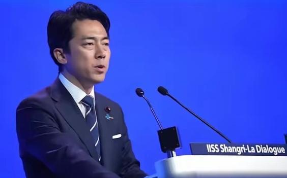 日本急眼了，直接冲着中国喊话！ 就在28日，正在韩国访问的日本防卫大臣小