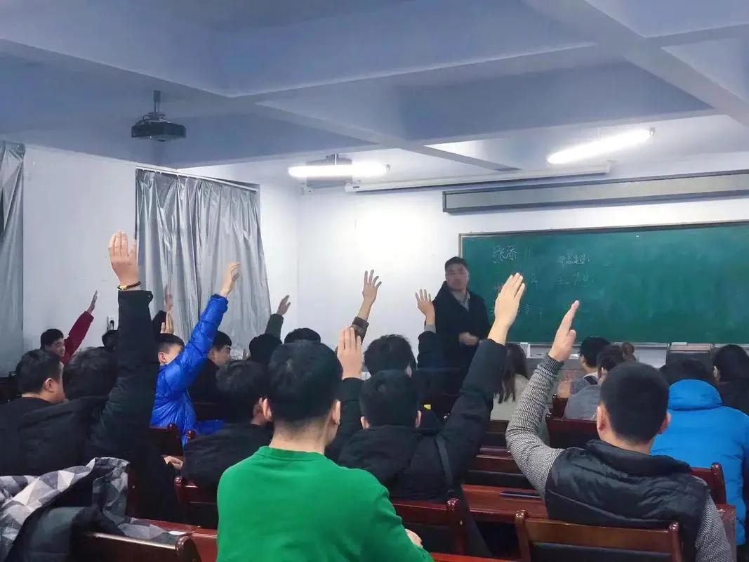 开学想竞选班委，为入党、评奖评优和保研铺路？今天这三个班委竞选窍门一定要学会，尤