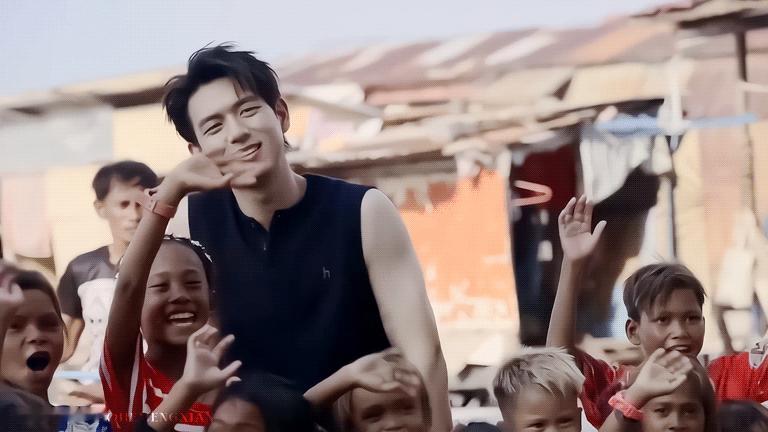 我们的漂亮又可爱的李现人在哪呢李现​​​