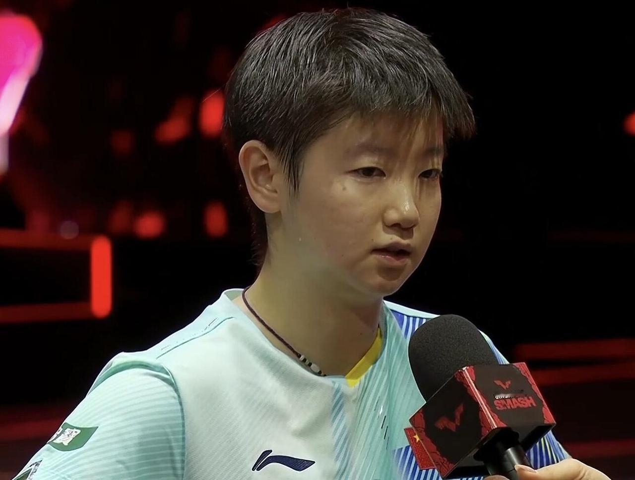 看了孙颖莎新加坡大满贯首战发现了一个细节就是孙颖莎现在打球，真的是越来越