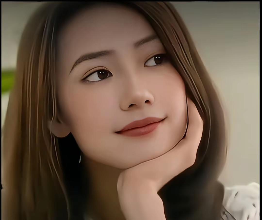 以前会觉得是圆圆，现在会觉得是高路，眼光不停地在改变一个妩媚，一个清纯，风格不