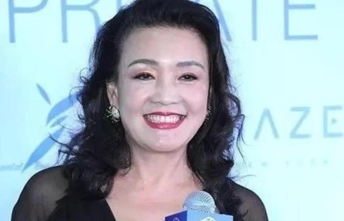 1991年，张兰开小饭馆，一个流氓吃霸王餐不给钱，张兰拦住不让他走，流氓立刻掏出