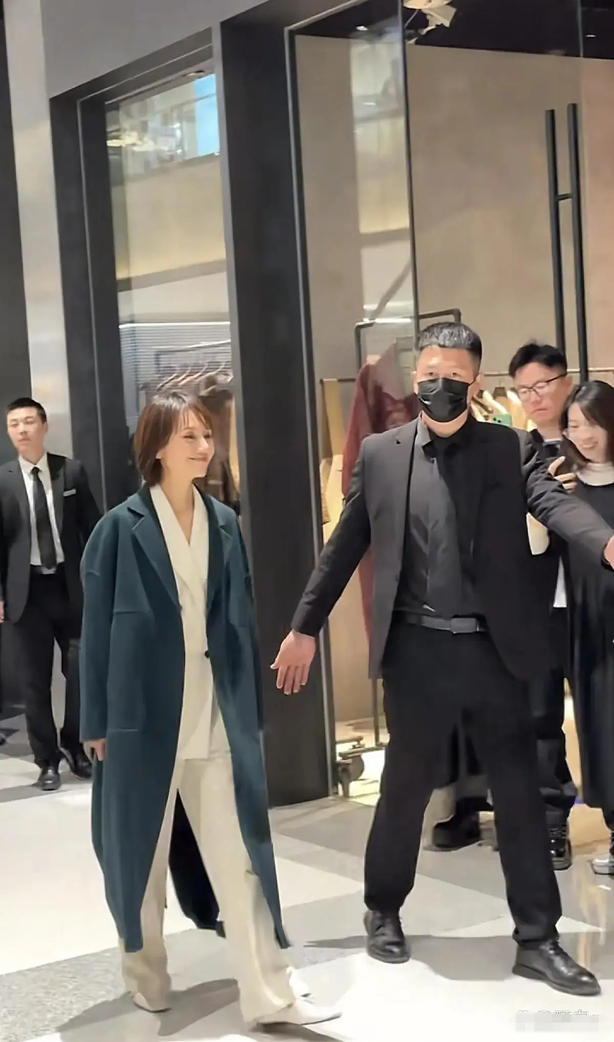 袁泉太原现身：48岁似少女