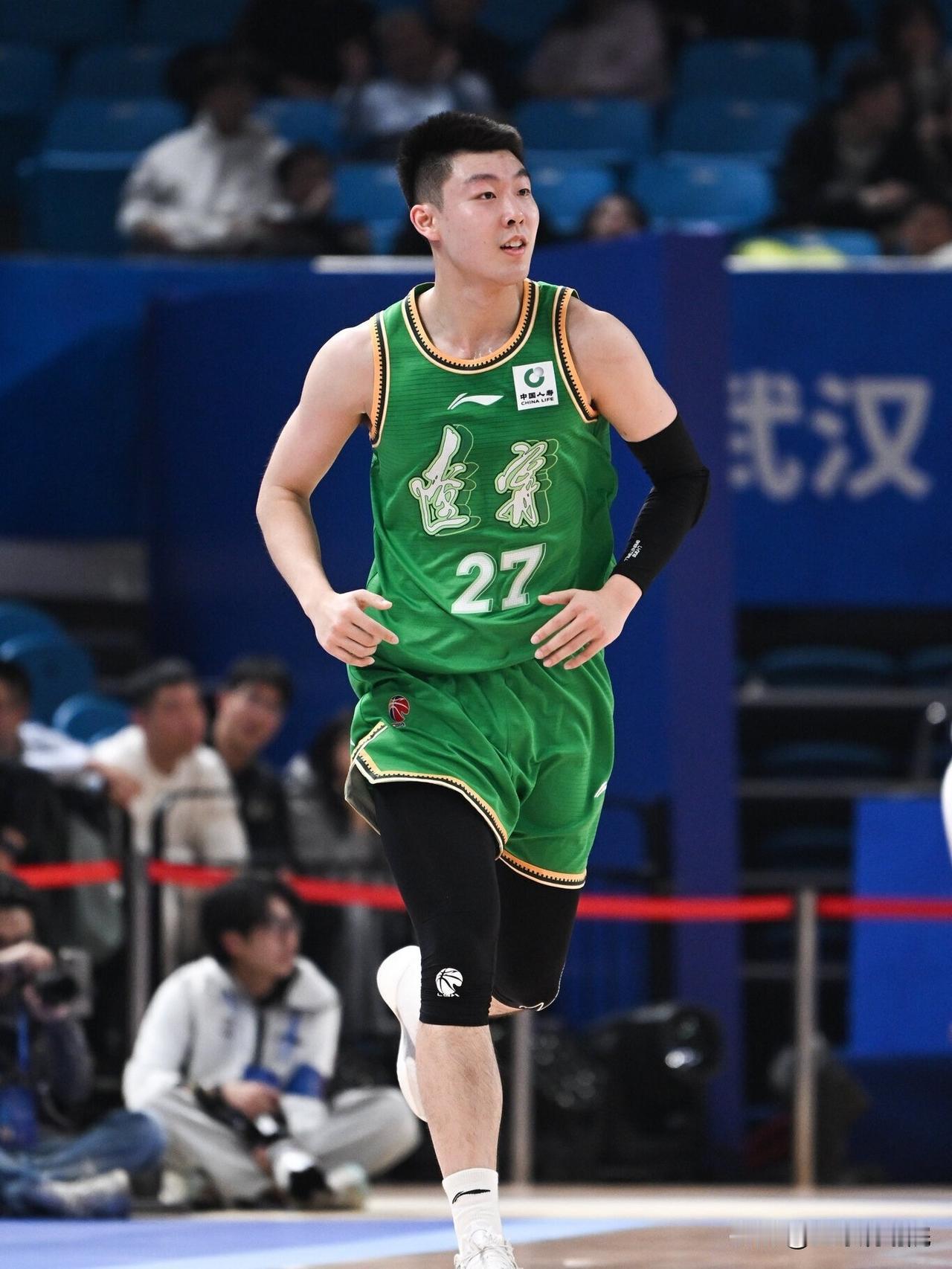 俞泽辰被租借至吉林，辽宁男篮小前锋只有姜宇星一个人了。这也是辽宁男篮休赛期第