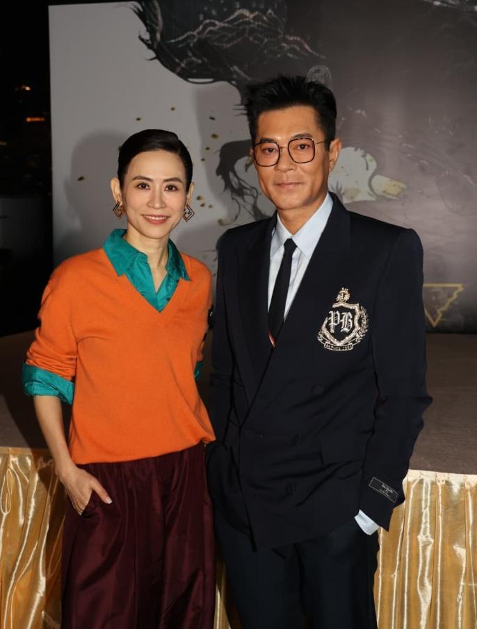 电影《寻秦记》在香港首映，古天乐和宣萱受访，谈到电影预售情况，古仔指明天内地、香