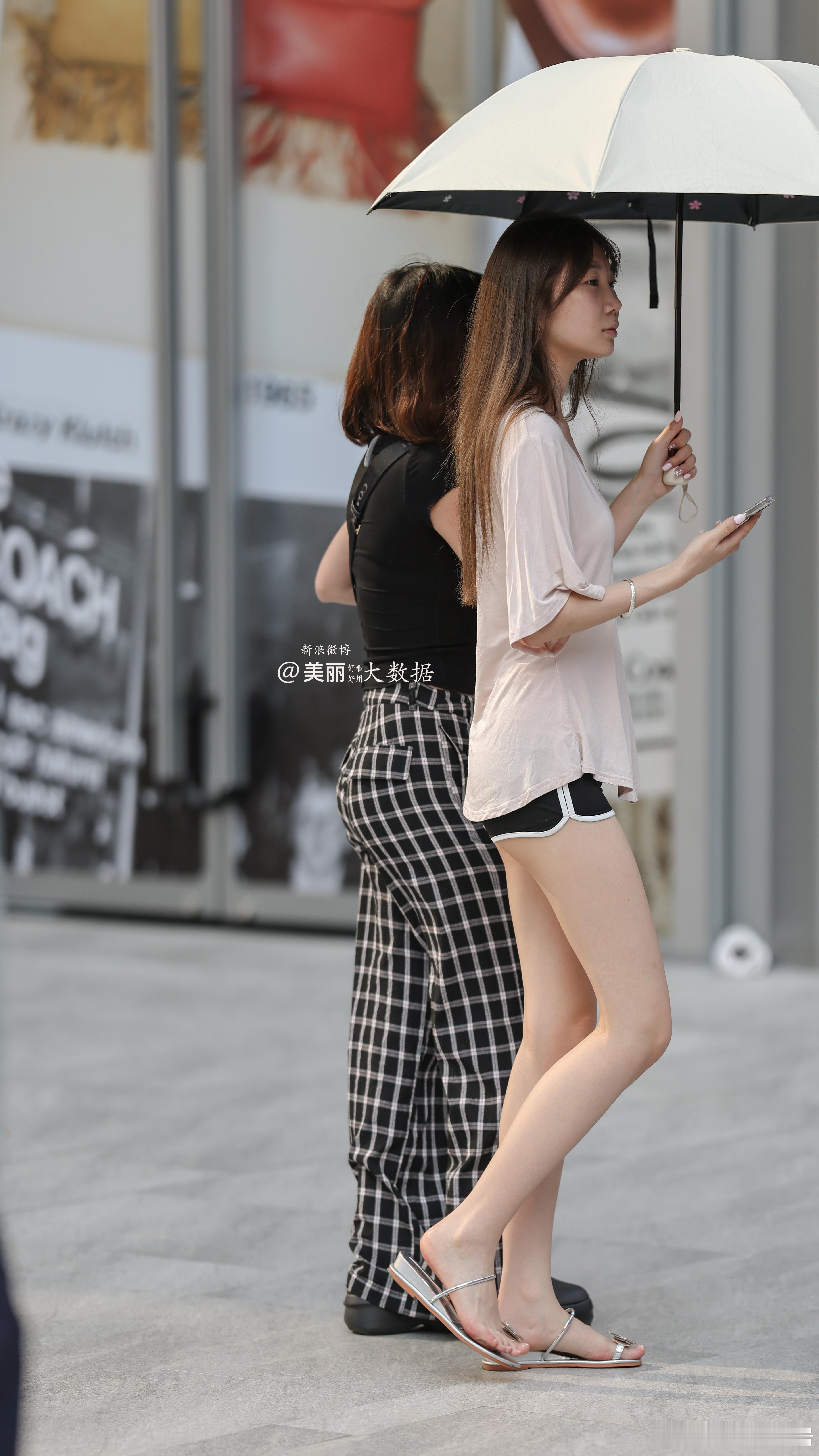 哪，好看？说！