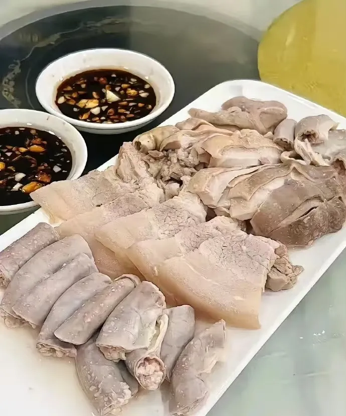 广东没有什么美食是不能白切的，这是真的吗？目前都看到白切大肠了这样会比炒的好