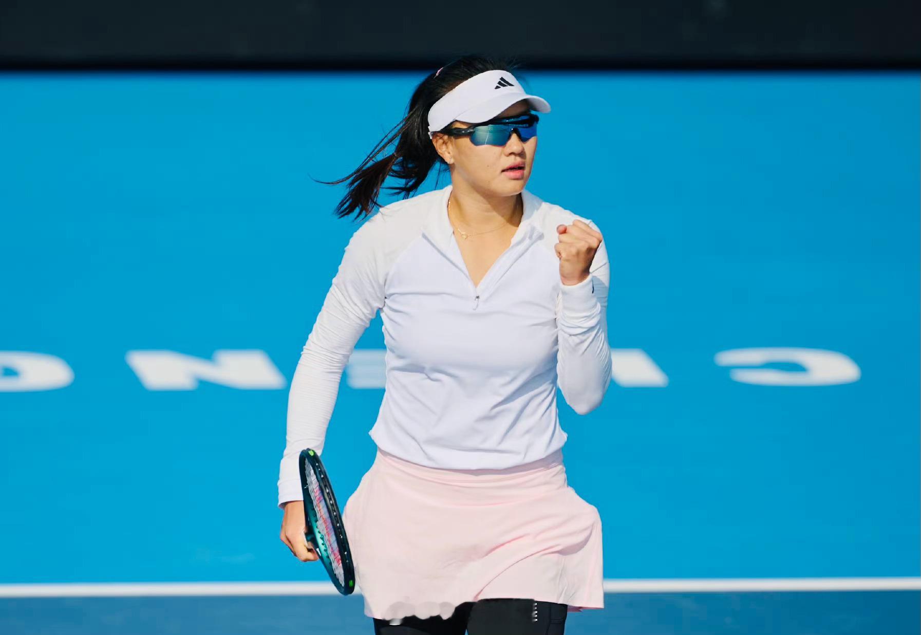 ITF布里斯班W75首轮从资格赛突围的郭涵煜🇨🇳以6-0/6-1横扫仓持美穗