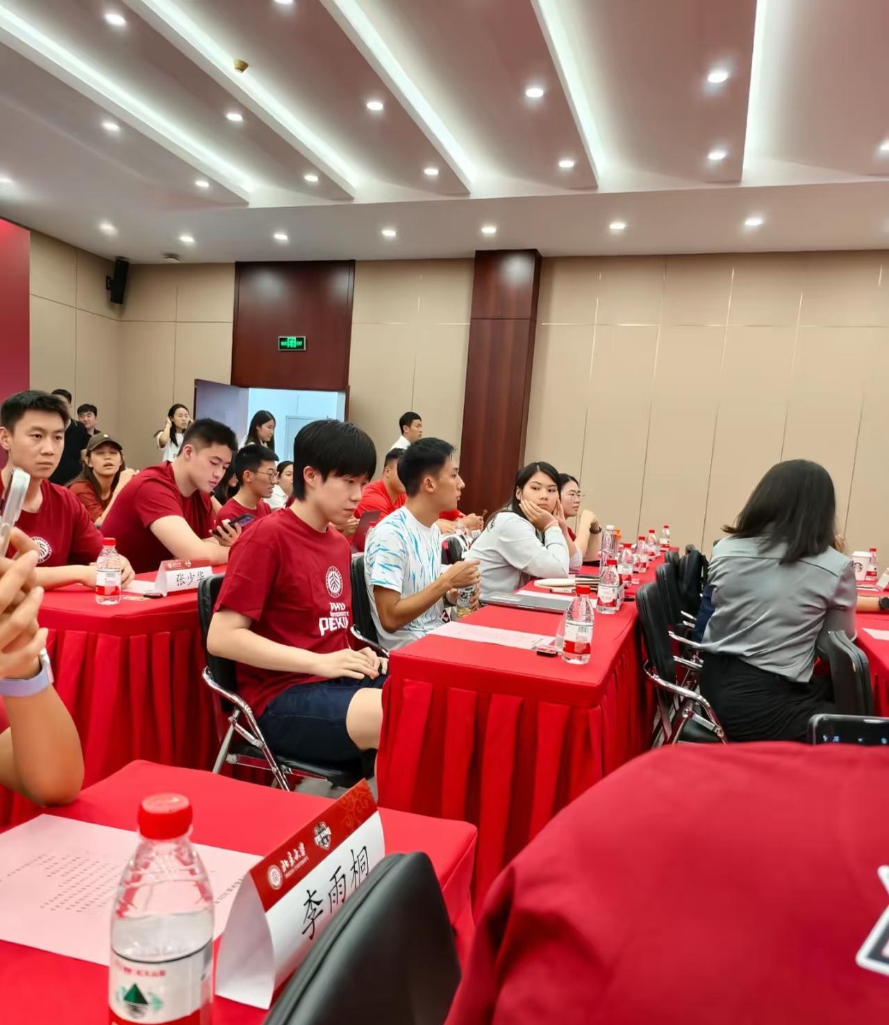 终于看到王楚钦开学的高清图片了