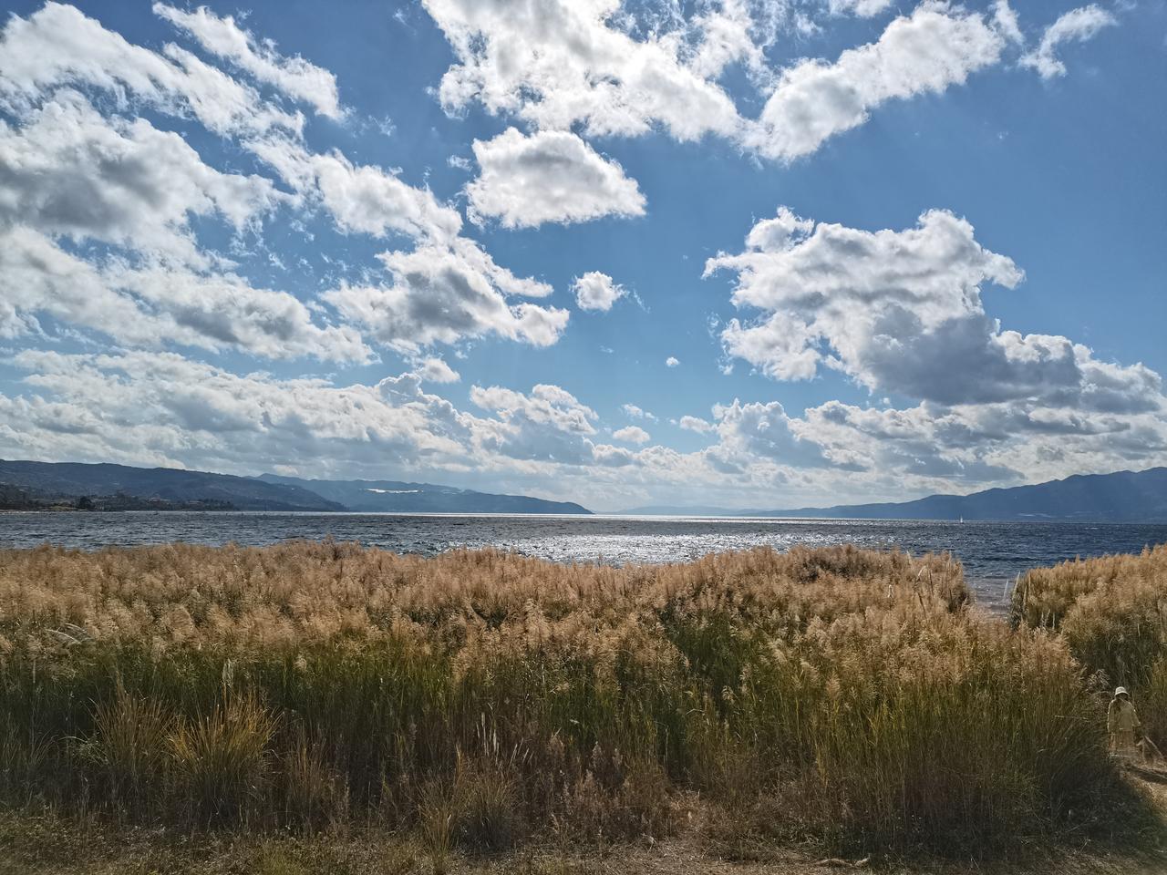 要给冬天找个最美的驻脚处，那就选抚仙湖吧！感谢云南大地的慷慨无私，给人们馈赠了