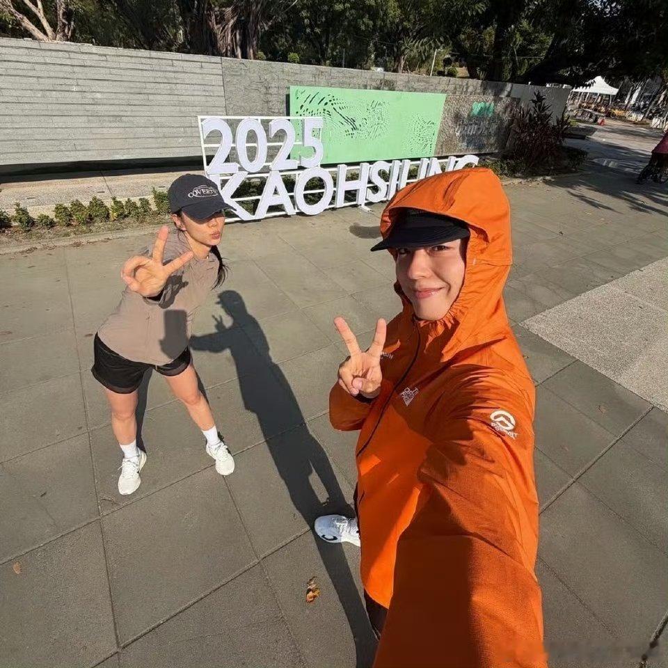 是德善和阿泽是李惠利和朴宝剑,两个人无论是剧里剧外无论是爱情友情都是妥妥的h