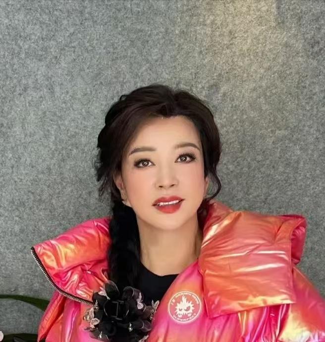 刘晓庆火速删文！指控外甥造谣后，24小时紧急撤回3月25日，75岁的刘晓庆连