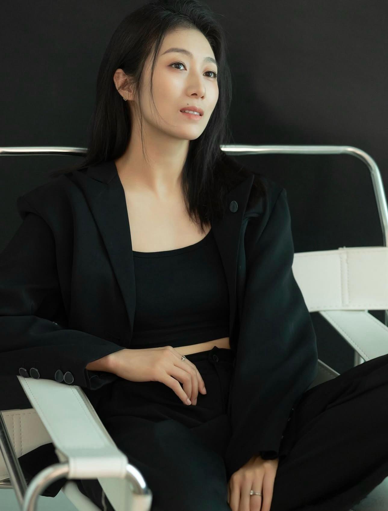 韩莹:记得我们曾经年轻过太酷了[墨镜]成熟女人的韵味​​​