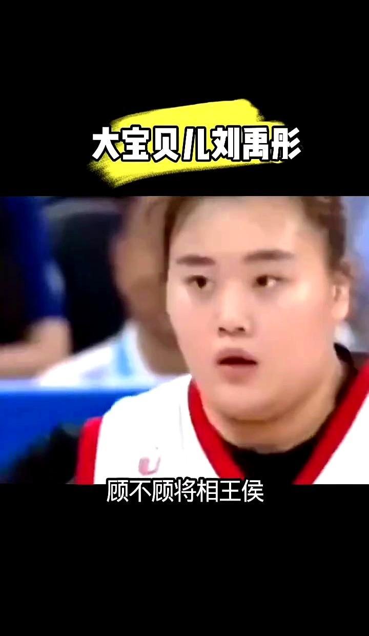 她不喊口号，但每天7点准时出现在训练馆。831天，没断过。深蹲从140公斤加