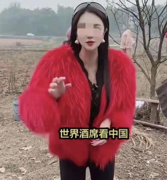 这个女主播是谁呀，穿着红衣服这么扎眼，蹭流量也得有底线啊。一支穿云箭，千军万