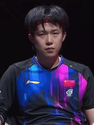 大头的男单比赛，看到最后不流泪的，应该不多吧。真的太不容易了，比赛过程中，我有时