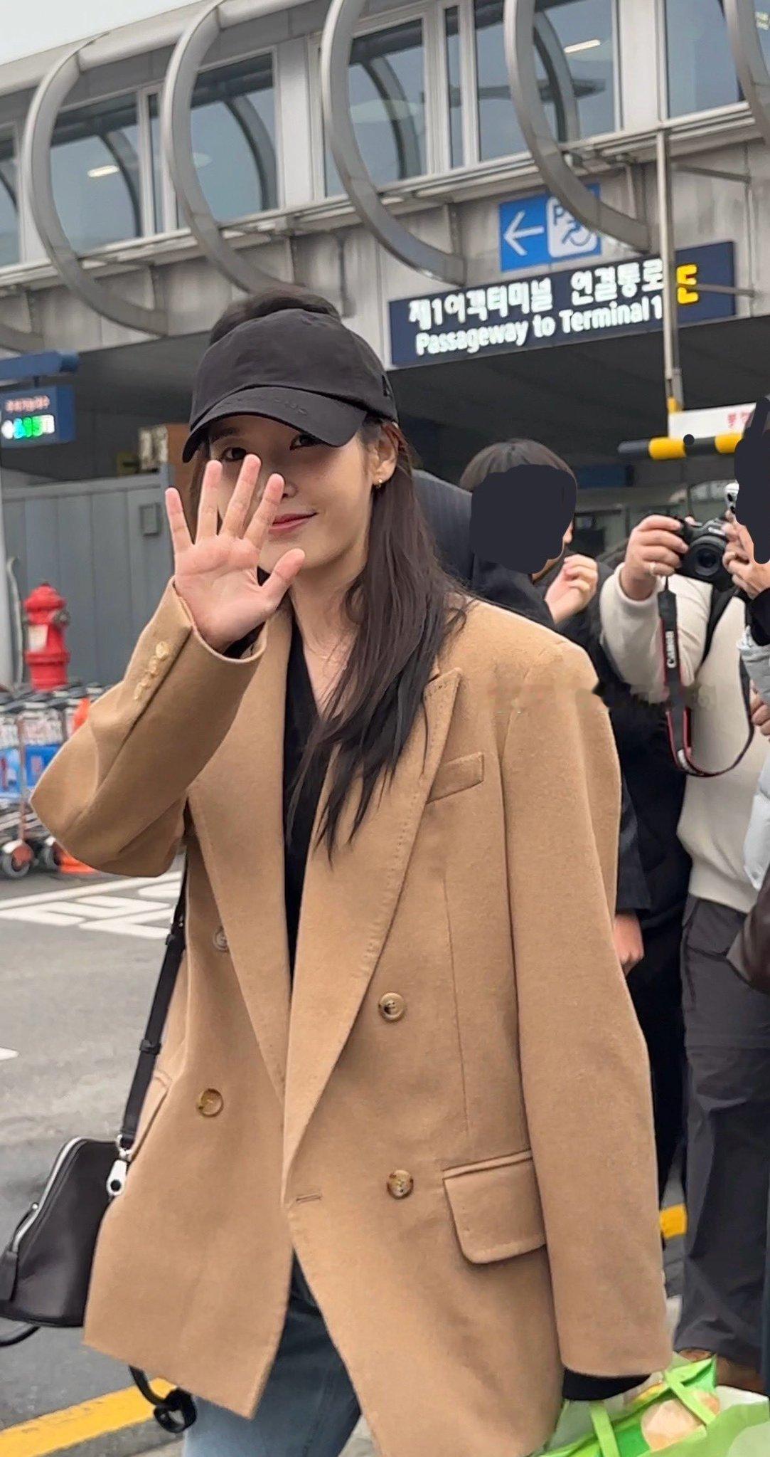 姐姐袋子里装的是乐事黄瓜味的薯片嘛