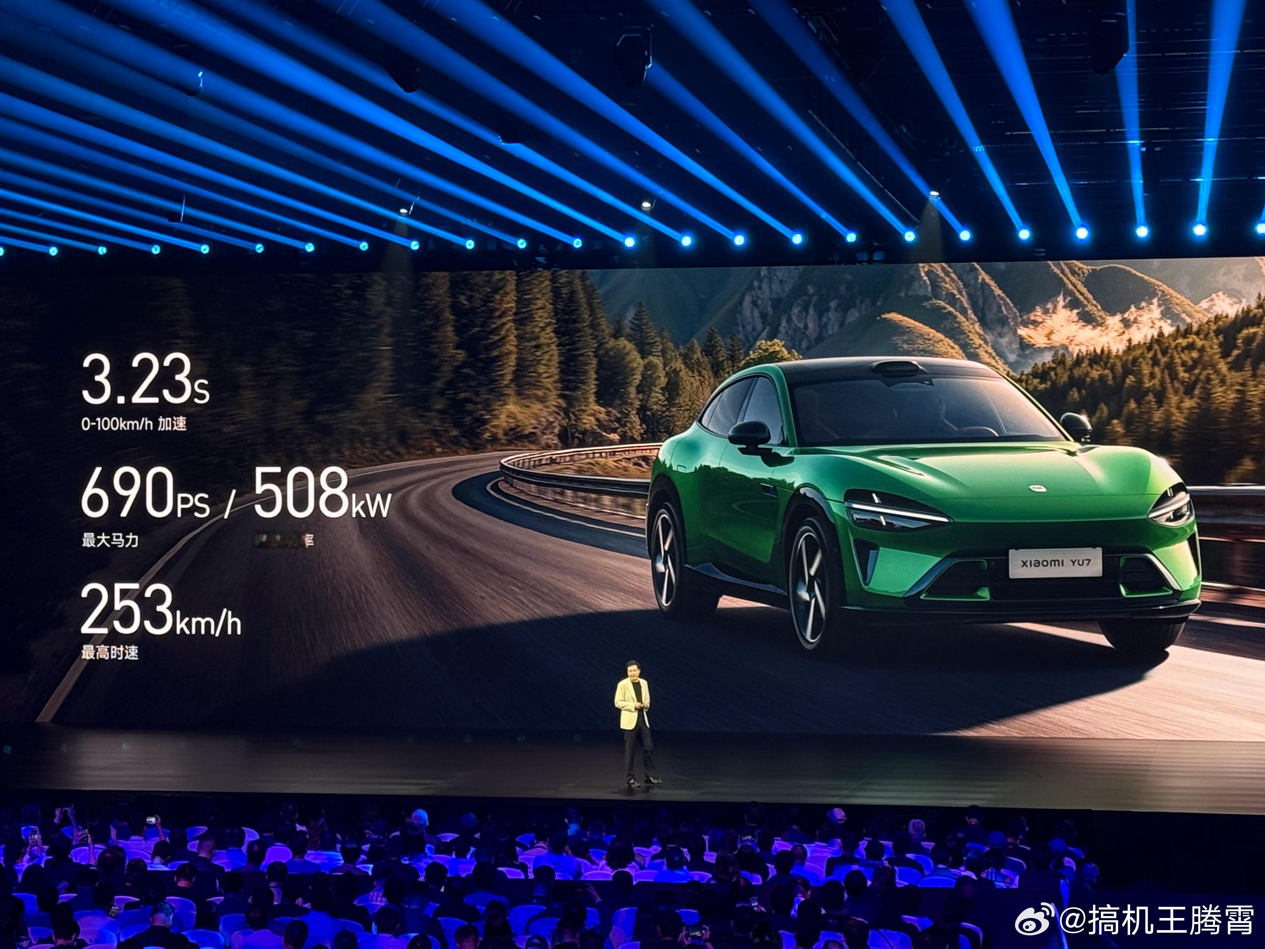 性能方面，小米YU7零百3.23秒，690匹马力，508kW峰值功率，CDC+