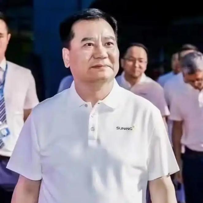 守住做人底线，才能再次辉煌前首富张近东为还债倾家荡产，63岁净身出户令人敬佩