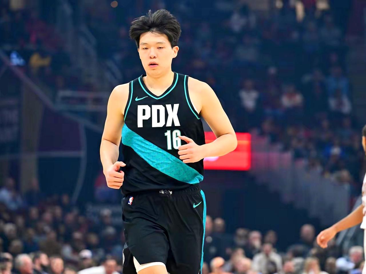 女友抱了利拉德孩子，但杨瀚森还是出不了场今天开拓者和快船队迎来了全美直播的比