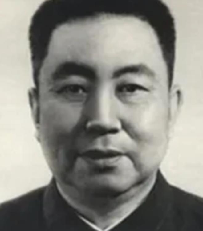 毛主席曾评价华国锋，是他见过最老实的人。不过，令很多人意想不到的是，这个老实人在