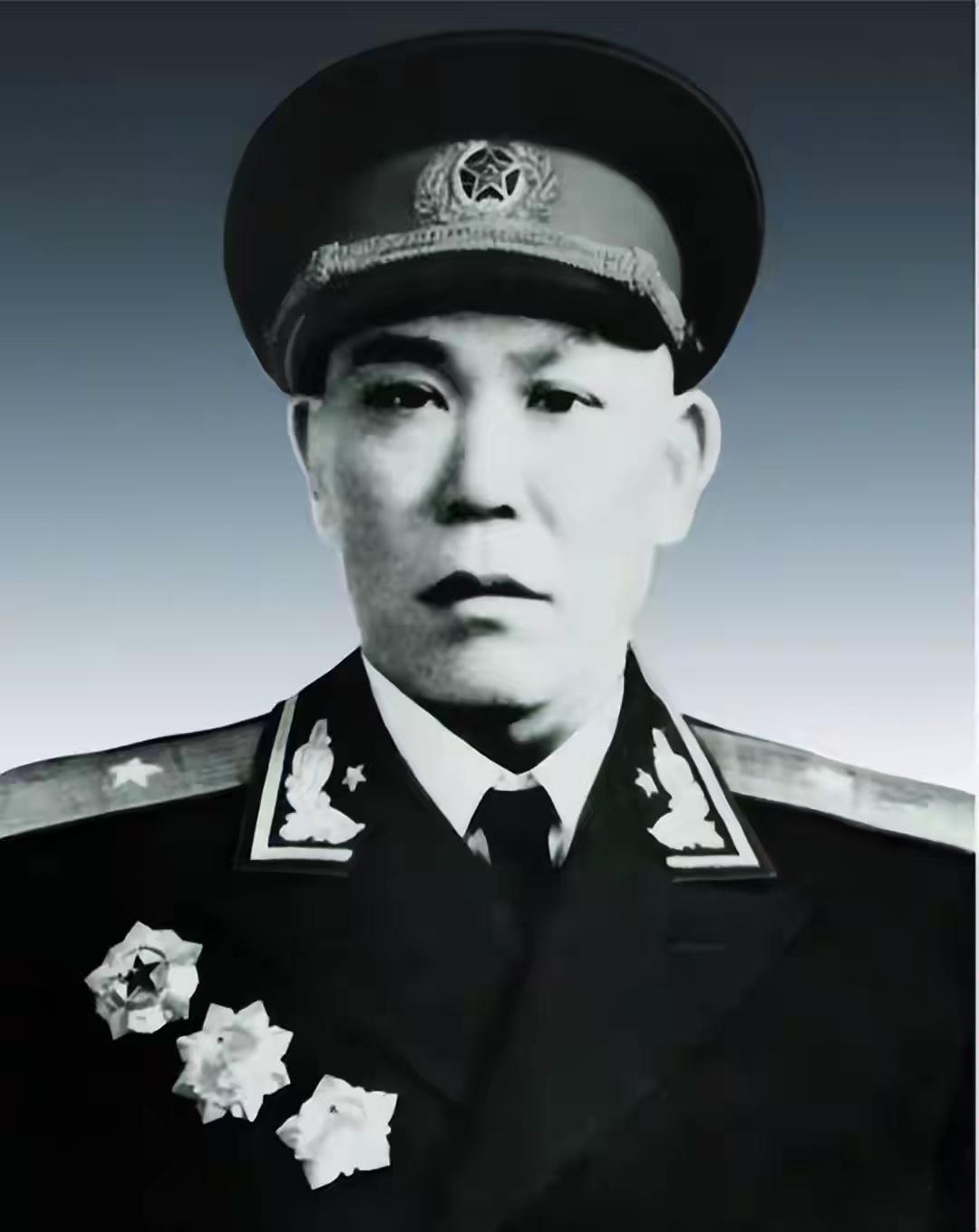1929年入党，开国少将，解放战争任三野师政委，参加渡江、上海战役。抗美援朝任2