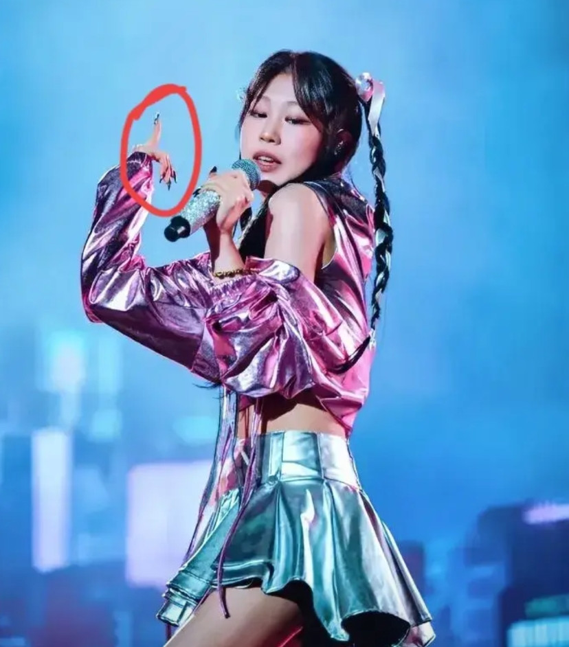 坑爹的富二代见得多了！被爹坑的还是第一次见！小沈阳女儿勤勤恳恳练习唱歌跳