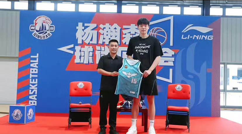 杨瀚森今年首轮第16顺位被开拓者选中，成为NBA历史第3位首轮被选中的中国球员。