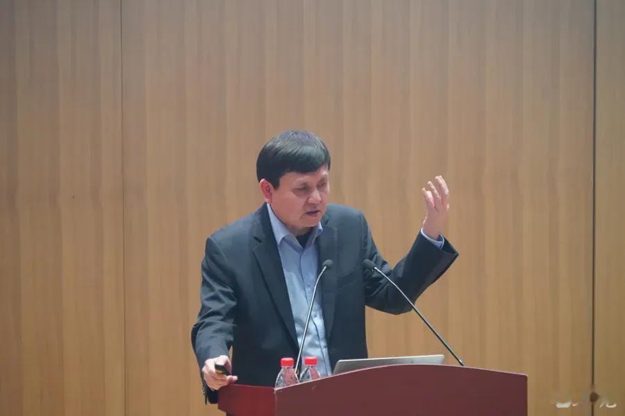 张文宏谈退休、讲长寿，金句不断…近日，复旦大学教授，传染病著名学者张文
