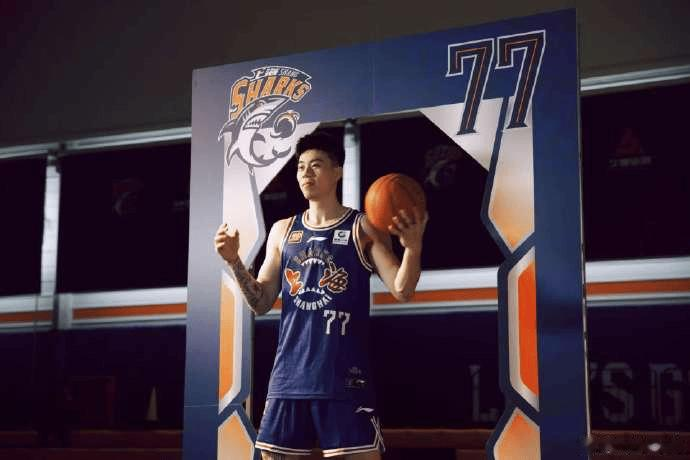 张镇麟社媒分享新赛季拍摄花絮图集并配文: 第六年, 77