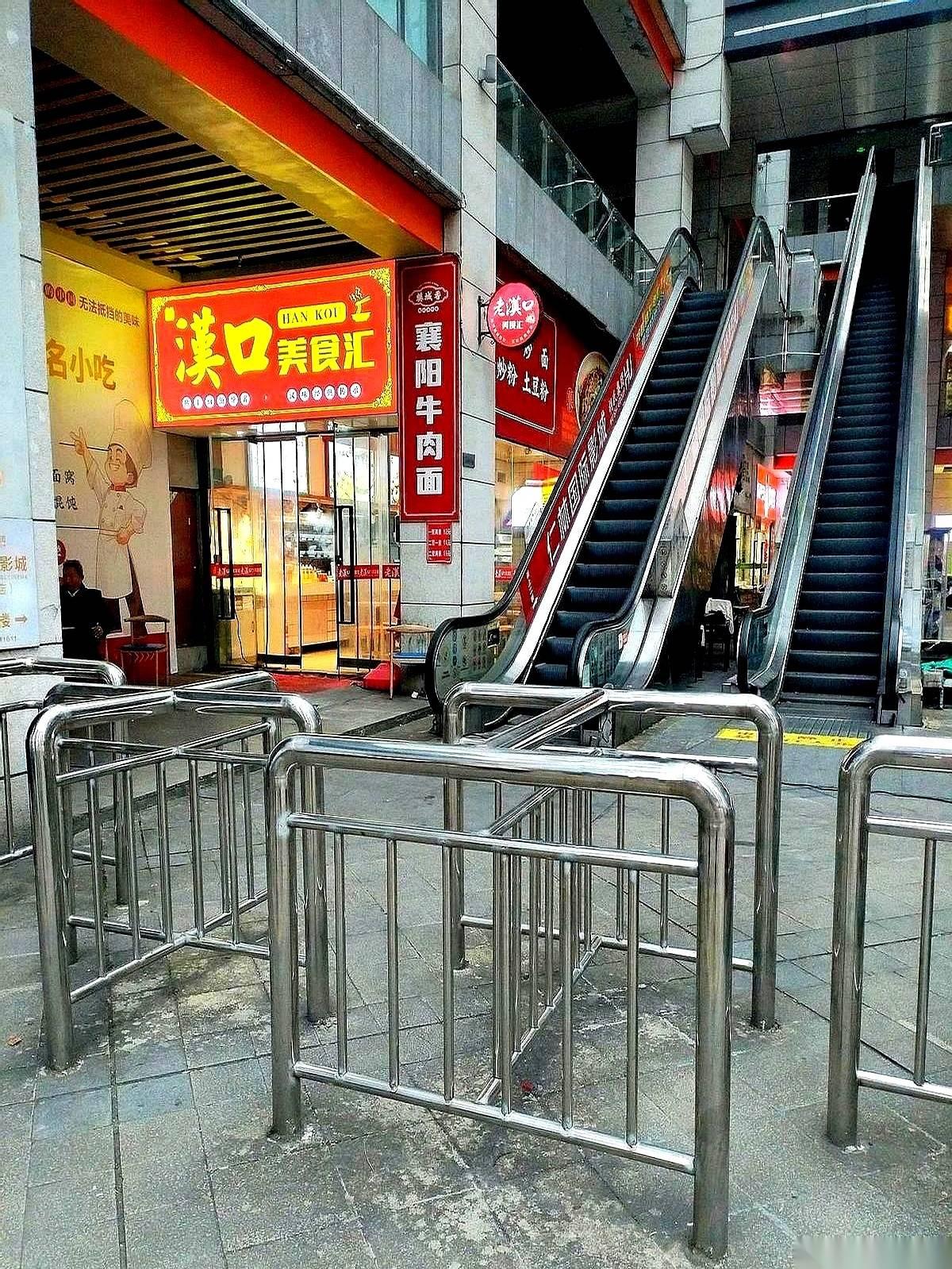 儿子跟谈了四年的女朋友分了，当妈的转头就给买了全款房车，让他风风光光娶了个新的。