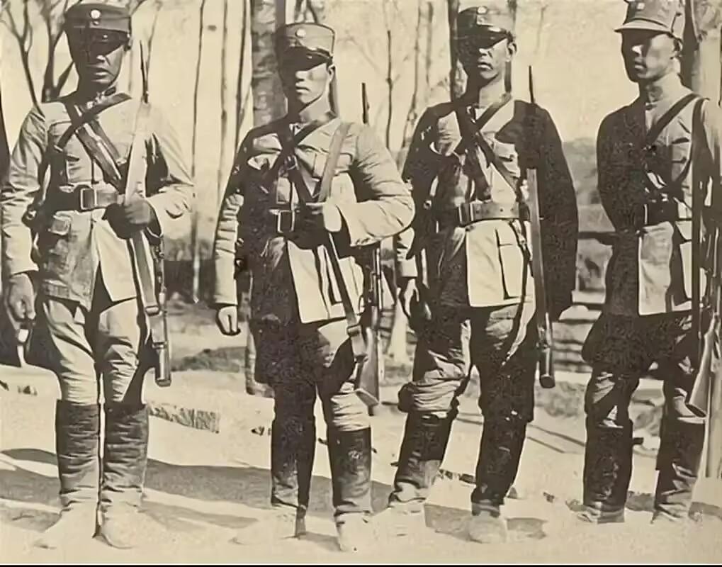 1925年，穆春在郭军反奉时，捕获郭松龄夫妇，本应向黑龙江督军吴俊升报告，但为了