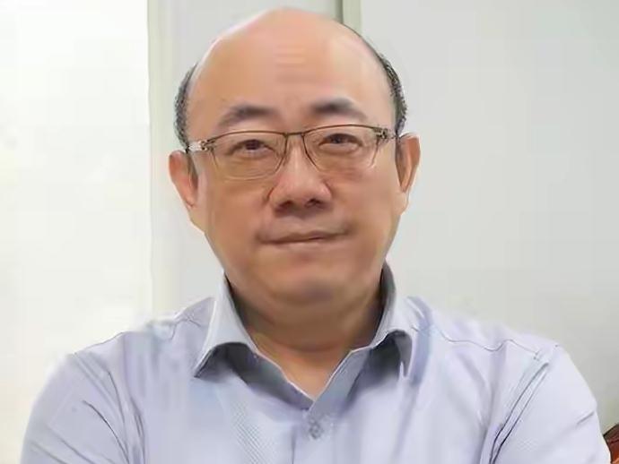 台湾名嘴郭正亮和历史哥李易修劝说大陆网友不要骂蔡康永，否则会把选票推向“台独”顽