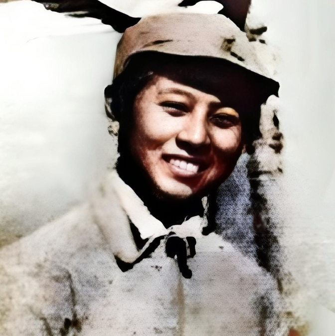 1941年，五个月身孕的辛锐被日军包围，日寇兴奋地大叫着：“女八路！女八路！”日