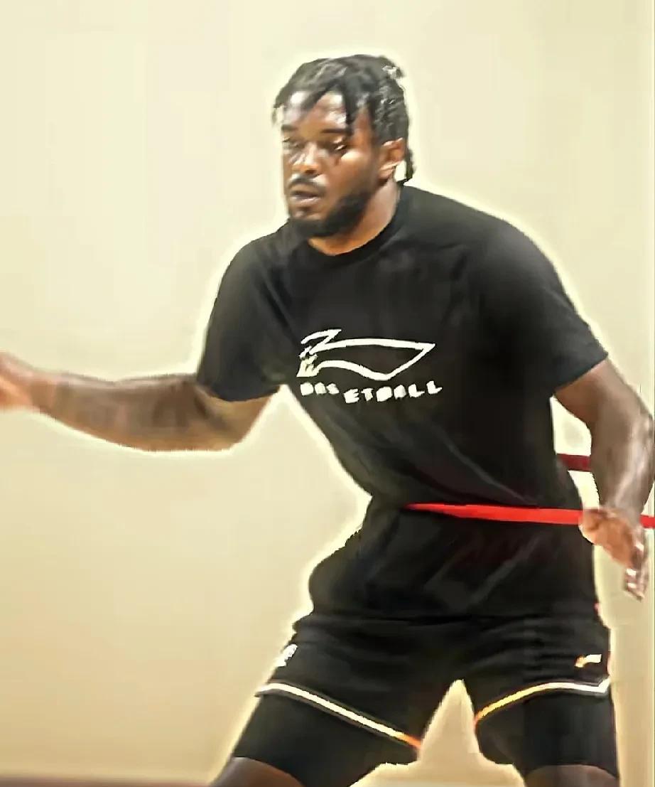 为什么辽宁男篮还要用奥利弗和威尔斯？辽宁男篮新赛季的四名外援已经全部归队，其中