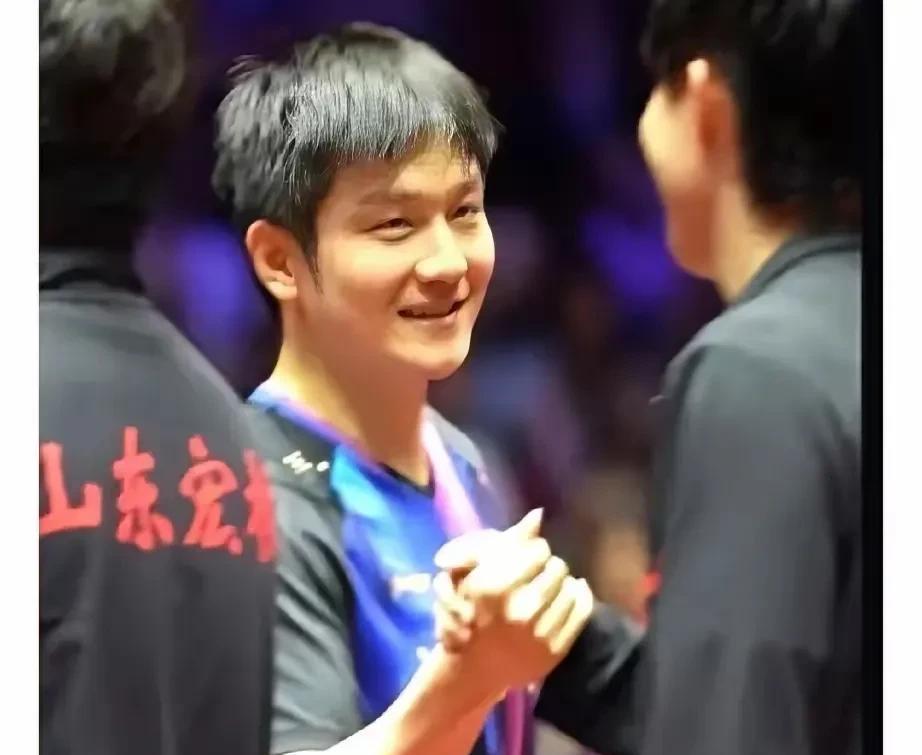 流量可以把你捧成神。也可以让你忘了怎么当个人。这个一个小朋友的话。这次乒超第一
