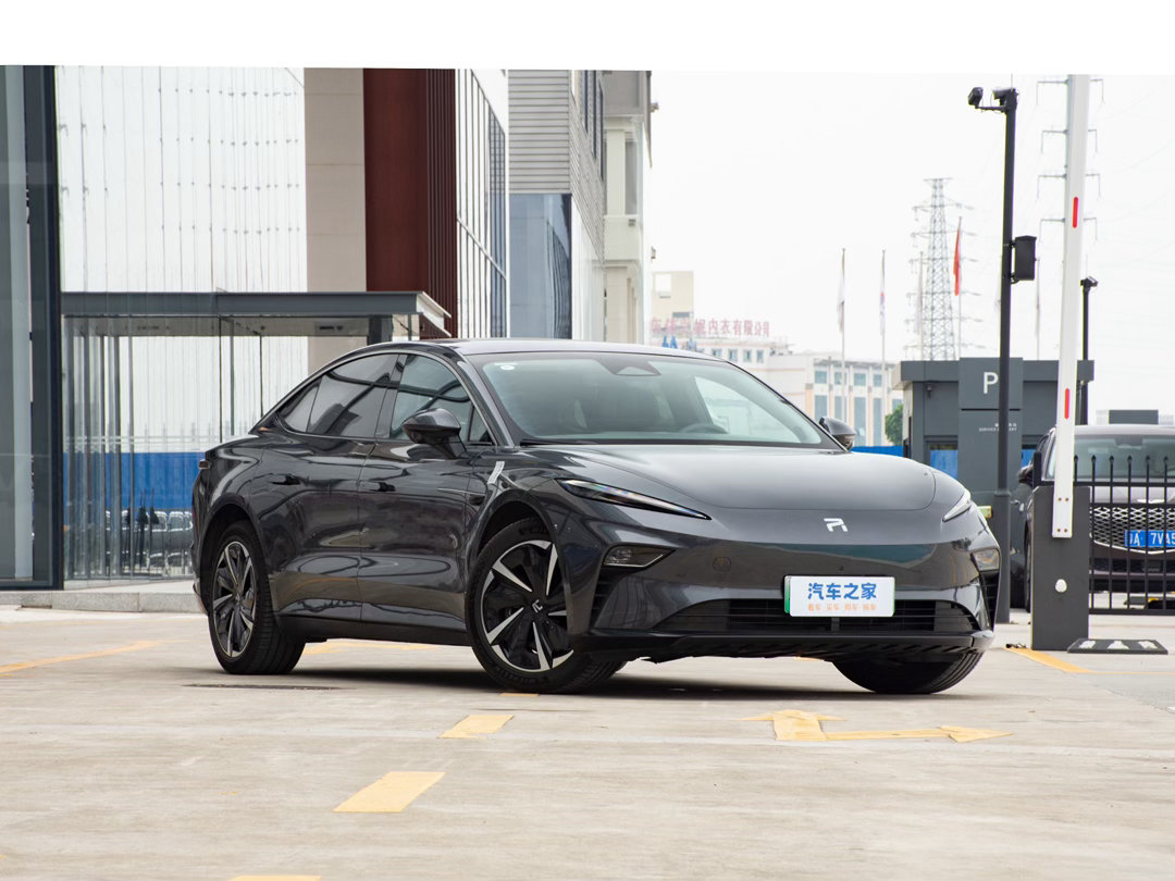 2026款上汽飞凡F7改款，中大型纯电轿车。整车5000mm×1953mm×14
