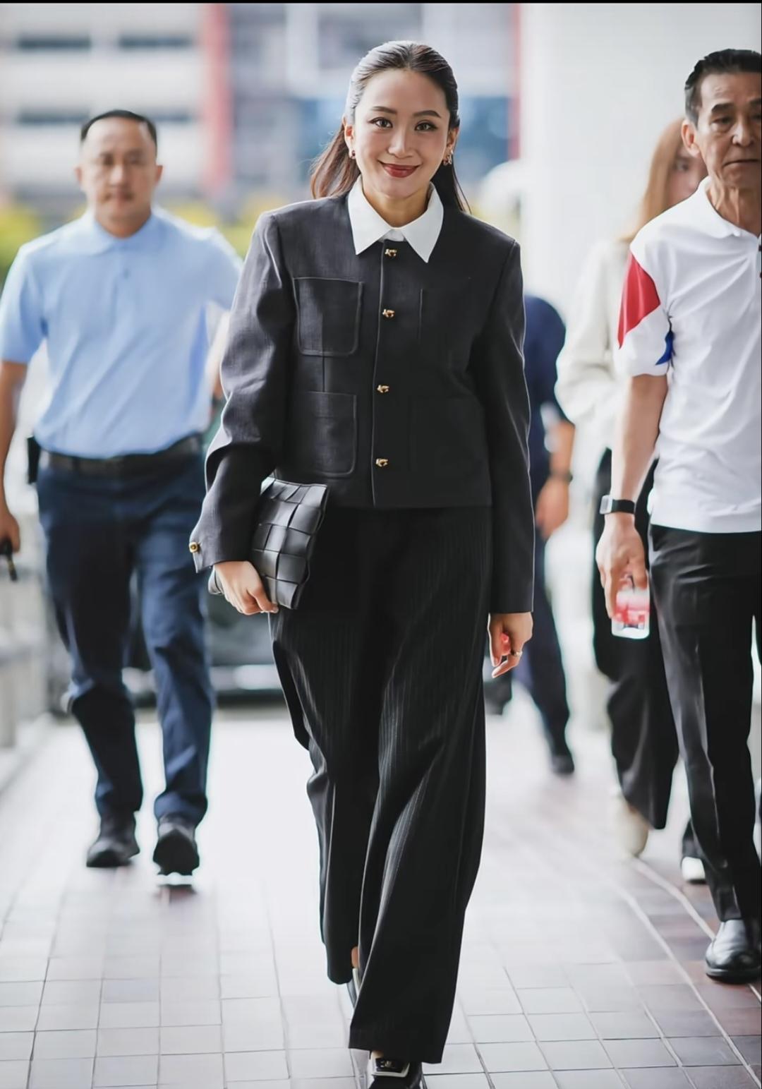 工作中充满热忱的佩通坦！4月24日，佩通坦现身为泰党办公大楼，参加了2026年为