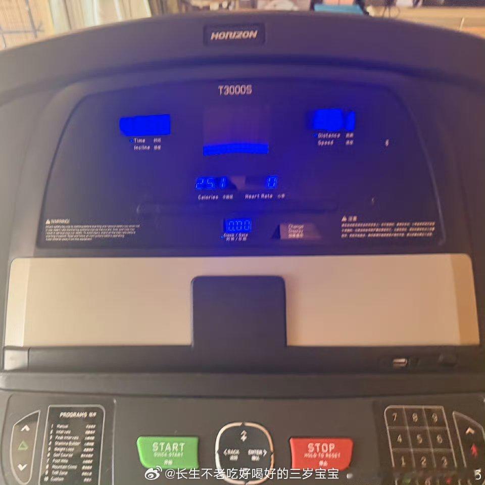 范丞丞开始减肥第一天自律小范上线！看到跑步机和减脂餐的搭配，感觉丞丞这次是认真的