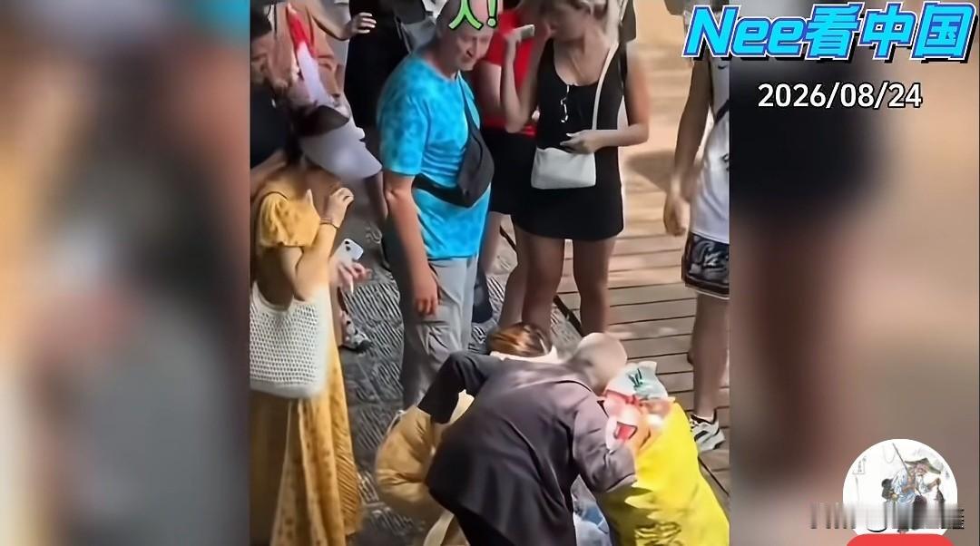 善意不分国界！张家界92岁拾荒老人一事出新后续，网友五味杂陈张家界92岁拾