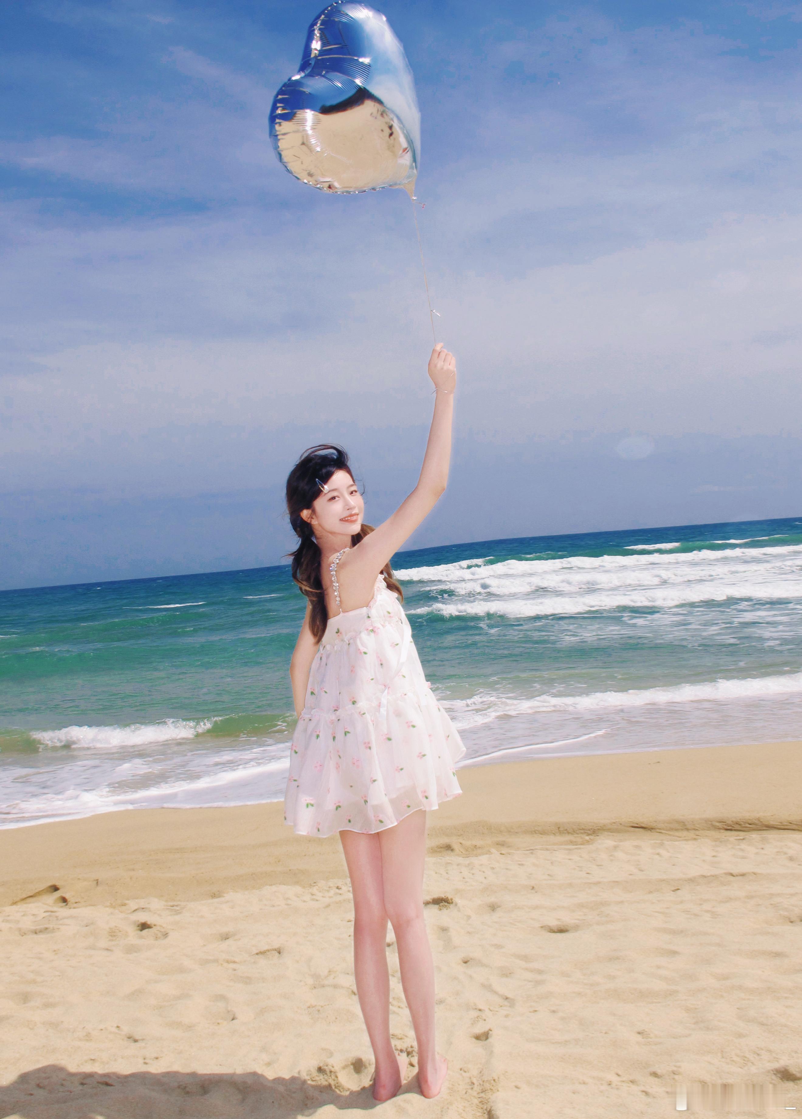 今日浪漫，海占一半🌊节日快乐情人节分享一冠蜜糖给你