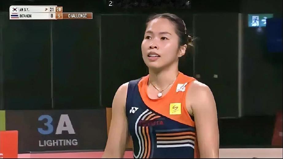 打不过啊打不过刚刚在日本公开赛勇夺冠军的因达农转战澳大利亚公开赛居然被眨眼妹摁