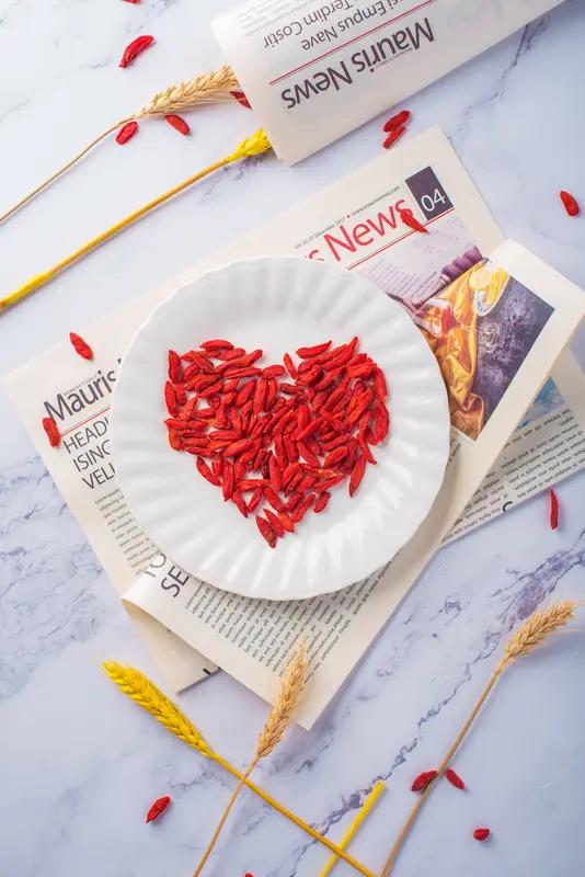 北京中医药大学教授曲黎敏说：“人要旺自己，养磁场，最顶级的养生不是运动，也不是睡