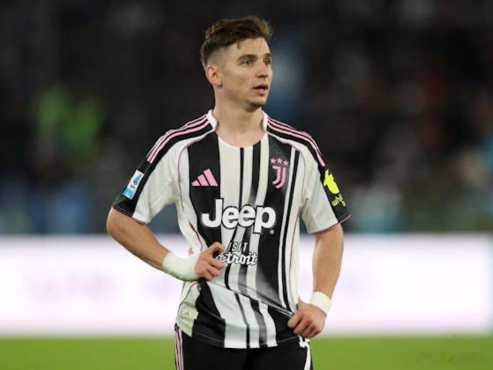 突发！米兰体育报：小孔塞桑在对阵亚特兰大的比赛后左侧内收肌感觉有一些过度劳累，他