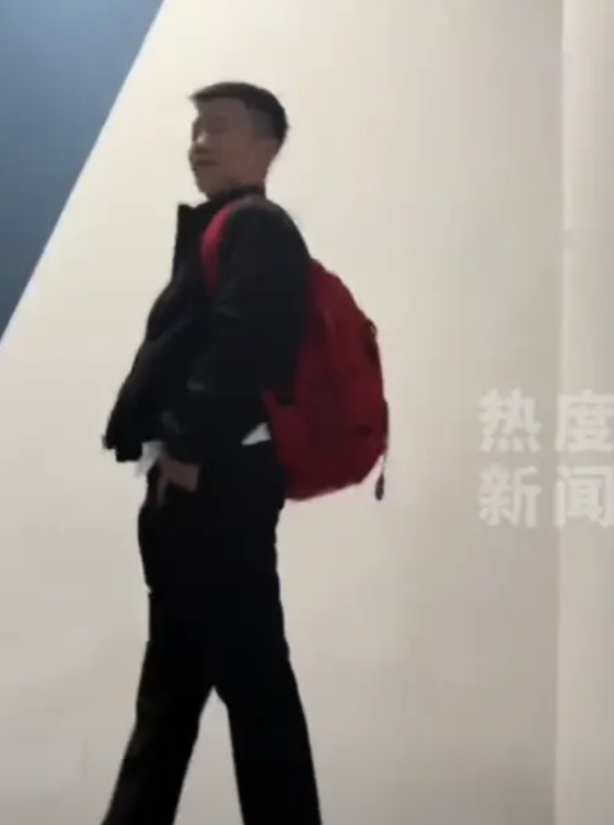 “这个女子太幸福了！”5月20日，山西太原，一年轻女子穿着高跟鞋出去跟男朋友约会